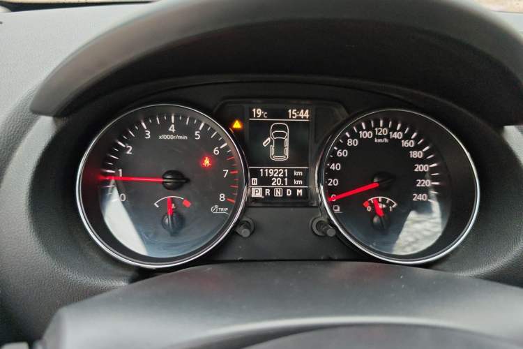 Used Nissan Qashqai 2011 2.0 XV Lea CVT 2WD Odometer Close Up