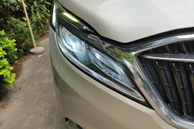 Used Buick GL8 2018 28T Luxury Model China VI Standard Right Front Headlight