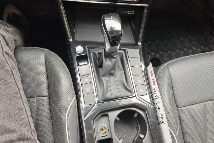Used Volkswagen Passat 2022 380TSI Luxury Edition Gear Lever