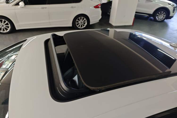 Used Audi A4L 2023 40 TFSI Luxury Dynamic Model Roof