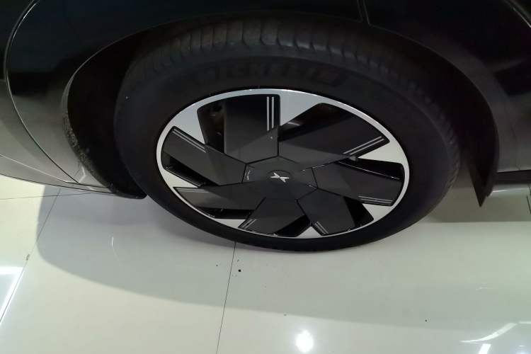 Used XPeng X9 2024 640 All-Wheel Drive High-Performance Max Right Rear Wheel Hub