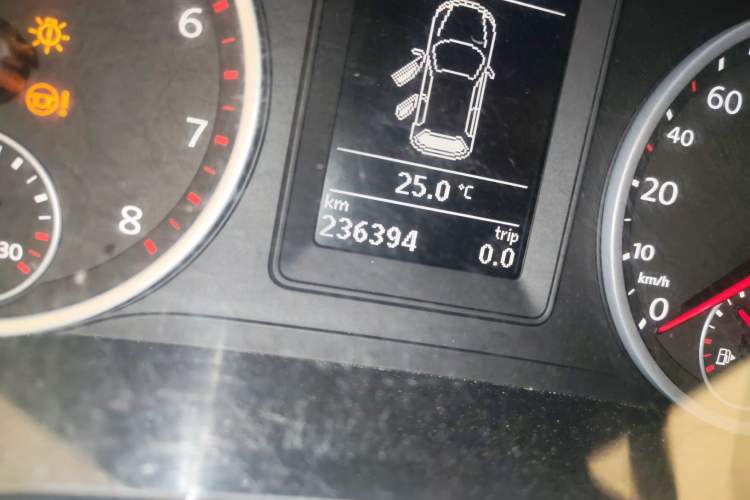 Used Volkswagen Tiguan 2015 1.8TSI Automatic Two-Wheel Drive Trend Edition Odometer Close Up