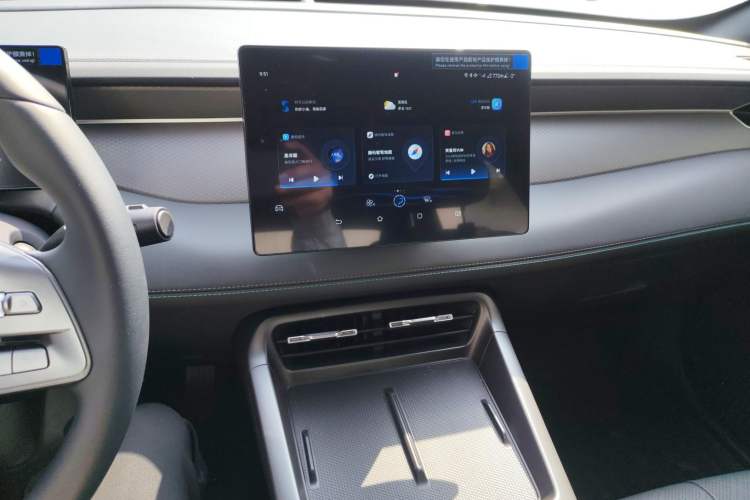 Used BYD Qin PLUS 2025 DM-i Smart Drive 55KM Leading Model Audio And AC Panel