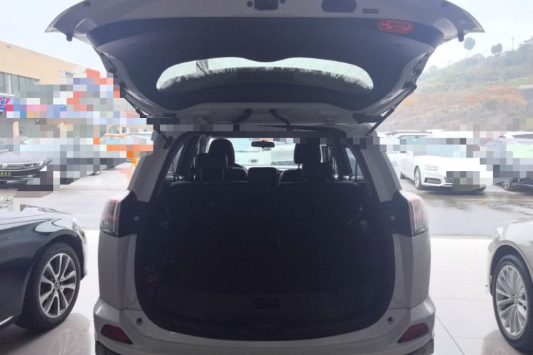 Used Toyota RAV4 2016 2.0L CVT Two-Wheel Drive Fashion Edition China V Standard
