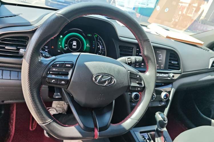 Used Hyundai Elantra (6th Generation / Lingdong) 2019 1.4T Dual-Clutch Xuan Dong · Dynamic Model Center Console