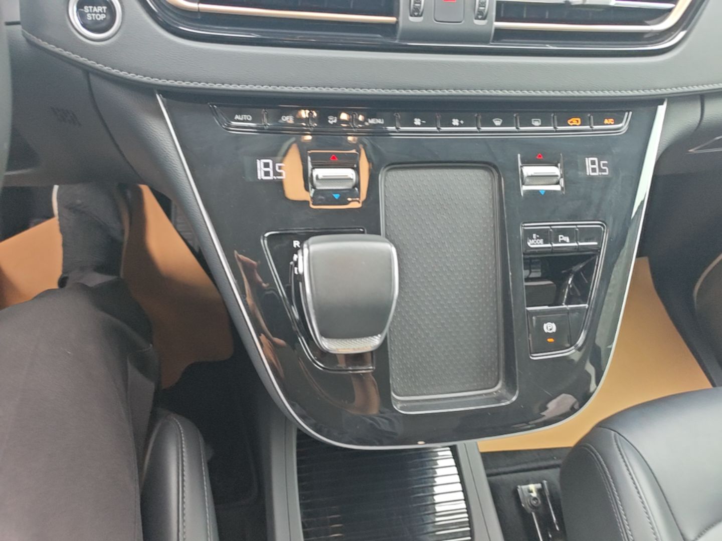 Hongqi HQ9 PHEV 2024 2.0T Four-Wheel Drive Business Edition — снимка 16