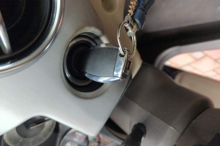 Used Mercedes-Benz GLK-Class 2013 GLK 300 4MATIC Dynamic Sunroof Model