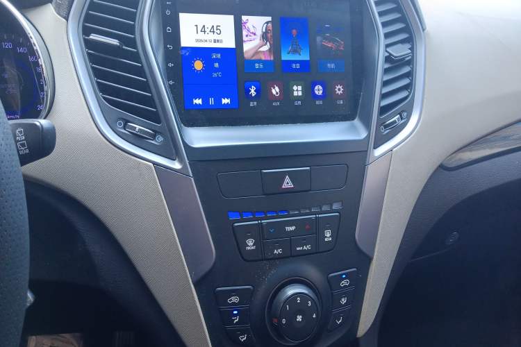 Used Hyundai Santa Fe 2013 2.4L Automatic 2WD Comfort Edition Audio And AC Panel