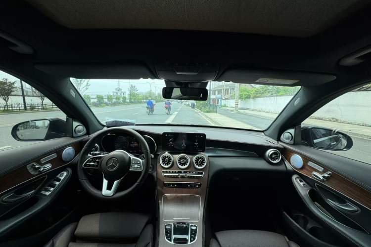 Used Mercedes-Benz GLC 2020 GLC 300 L 4MATIC Dynamic Edition Center Console