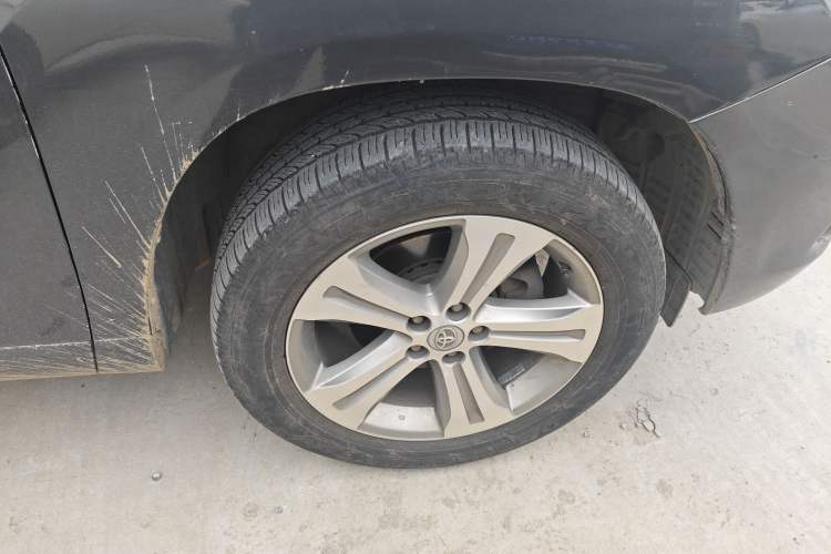 Used Toyota Highlander 2009 3.5L 4x4 7-Seater Luxury Edition Right Front Wheel Hub