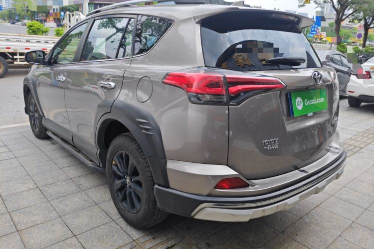 Used Toyota RAV4 2019 2.0L CVT Two-Wheel Drive Fashion X Limited Edition China VI Standard

