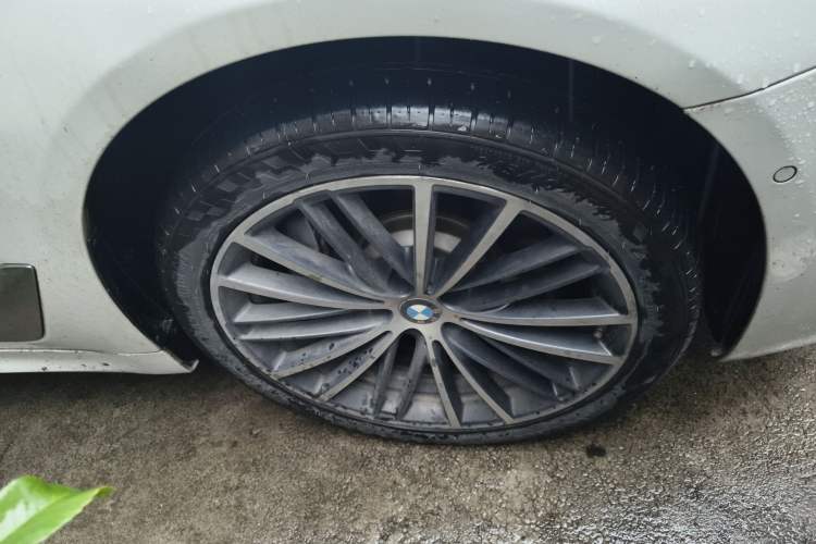 Used BMW 5 Series 2021 Facelifted 530Li Leading Edition M Sport Package
