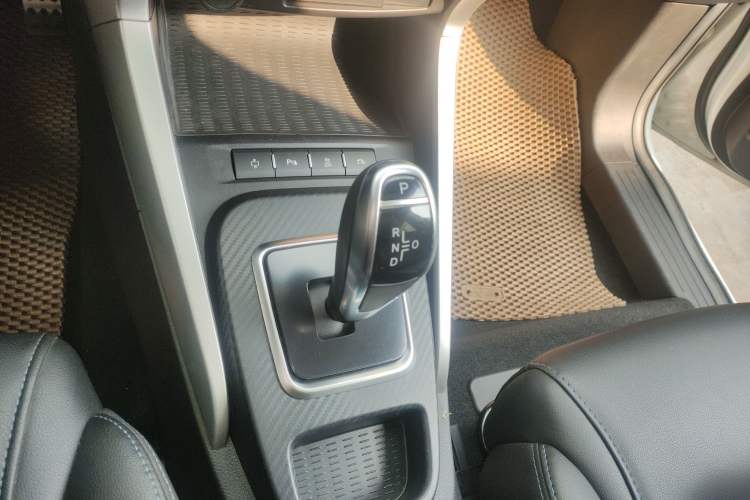 Used BYD Yuan New Energy 2018 EV360 Smart Connected Cool Model Gear Lever