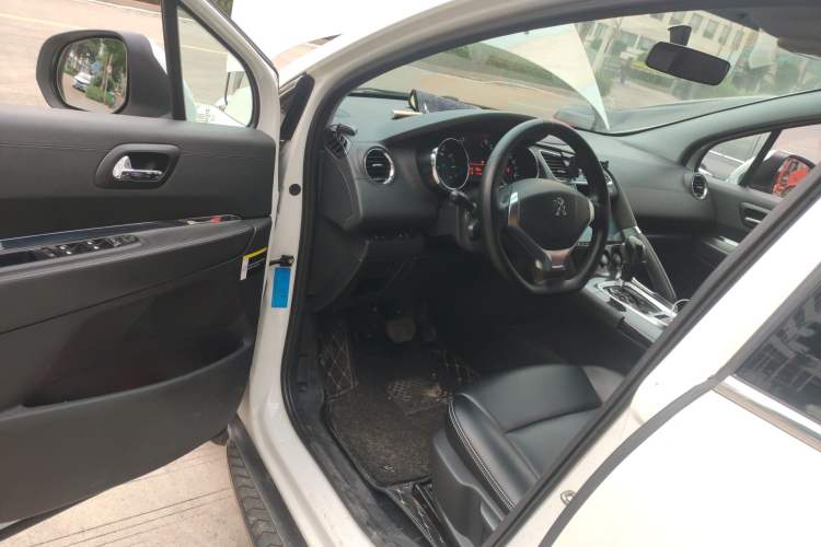 Used Peugeot 3008 2015 2.0L Automatic Classic Edition
