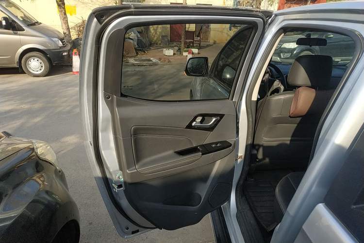 Used Isuzu D-MAX 2019 2.5T Two-Wheel Drive Manual Flagship Version China VI Emission Standard Extended Length JE4D25Q6A
