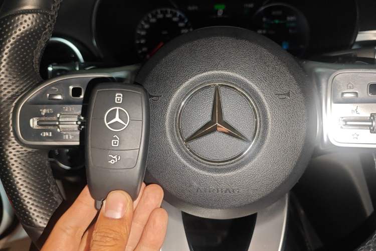 Used Mercedes-Benz C-Class 2020 C 260 Sport Edition Vehicle Key