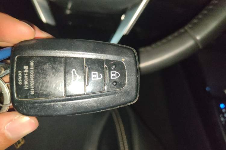 Used Toyota Camry 2019 2.5S FENGSHANG Version China V Standard Vehicle Key