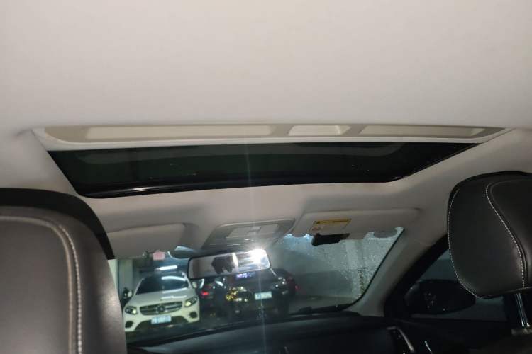 Used Roewe i6 New Energy 2017 45T Hybrid Connect & Smart Enjoyment Edition Headliner