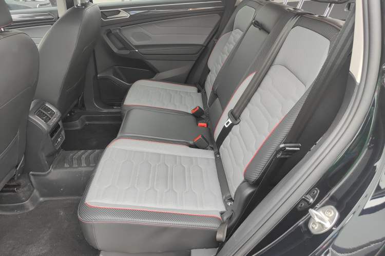 Used Volkswagen Tiguan L 2023 Restyled 330TSI Automatic Two-Wheel Drive R-Line Flagship Edition Left Rear Seat
