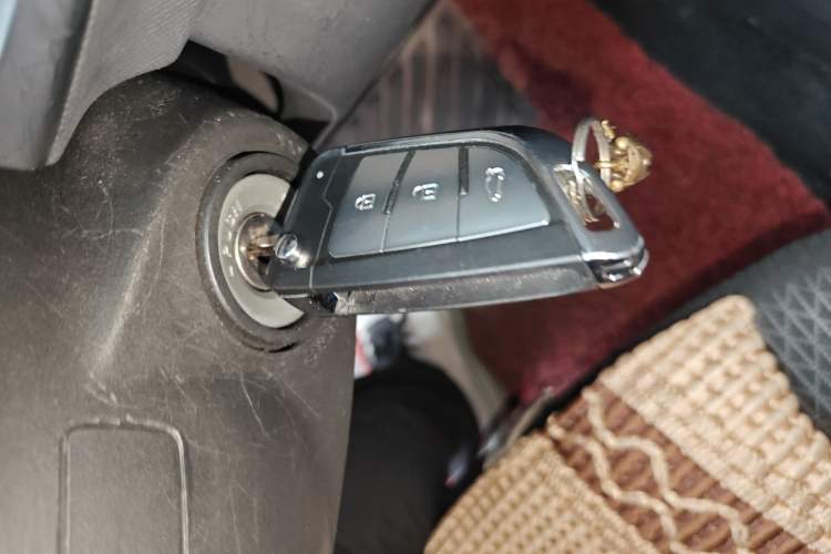 Used Isuzu mu-X 2015 2.5T Two-Wheel Drive Automatic Comfort Touring Model 7 Seats