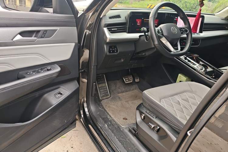Used Volkswagen Tavendor 2024 380TSI All-Wheel Drive R-Line Cruise Edition