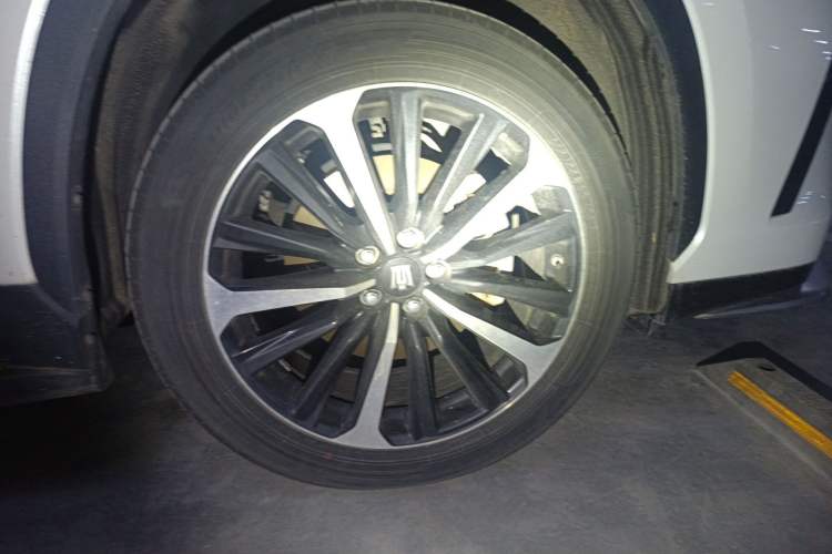Used Toyota Crown Kluger 2021 2.5L HEV Four-Wheel Drive Premium Edition Right Front Wheel Hub