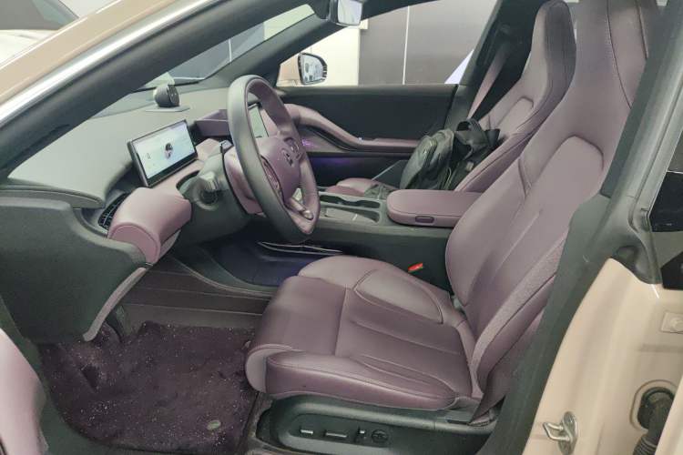Used Nio ET5 2024 75 kWh Left Front Seat