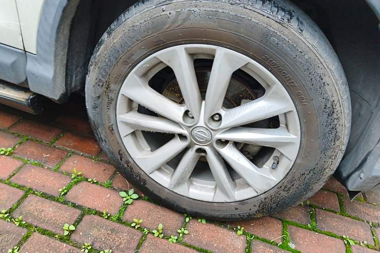 Used Nissan Qashqai 2016 2.0L CVT Elite Edition Right Front Wheel Hub