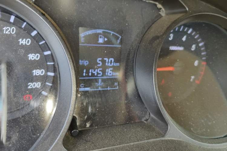 Used Jinbei 750 2015 1.5L Comfort Model Odometer Close Up