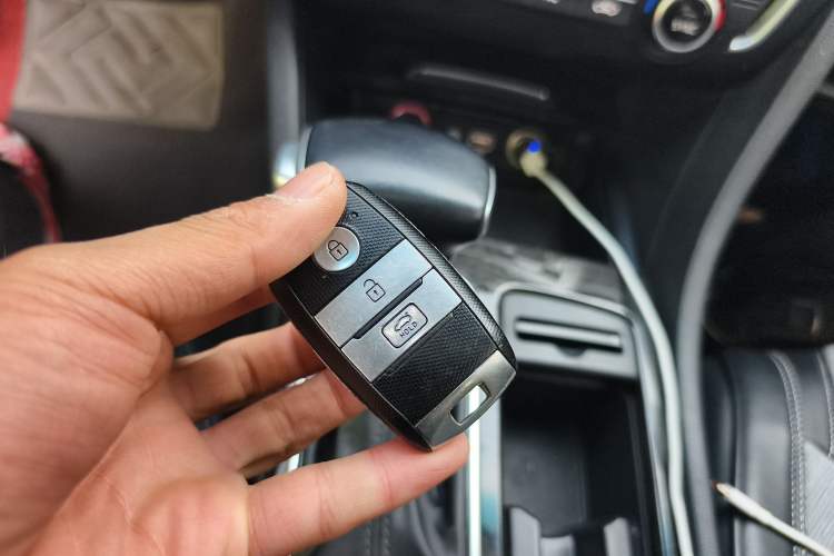 Used Kia K5 2016 2.0L Automatic LUX Vehicle Key