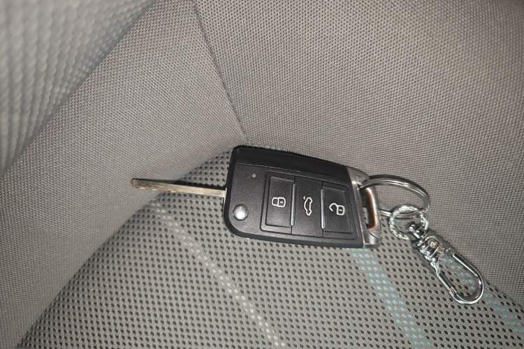 Used Chevrolet Aveo Sonic 2014 Sedan 1.4SL AT Stylish Sunroof Edition Interior 1