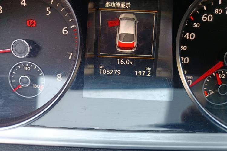 Used Volkswagen FAW-Volkswagen CC 2016 1.8TSI Luxury Model Odometer Close Up