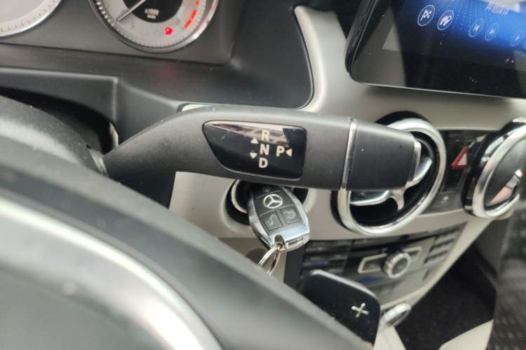 Used Mercedes-Benz GLK-Class 2013 GLK 300 4MATIC Dynamic Sunroof Model Gear Lever
