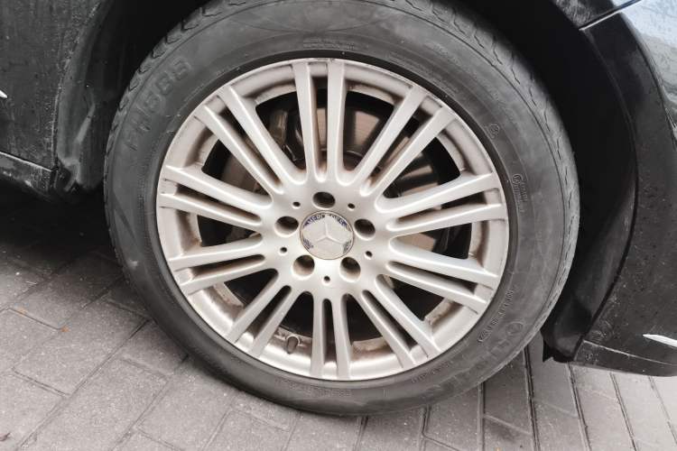 Used Mercedes-Benz E-Class 2012 E 300 L Elegant Model Right Front Wheel Hub