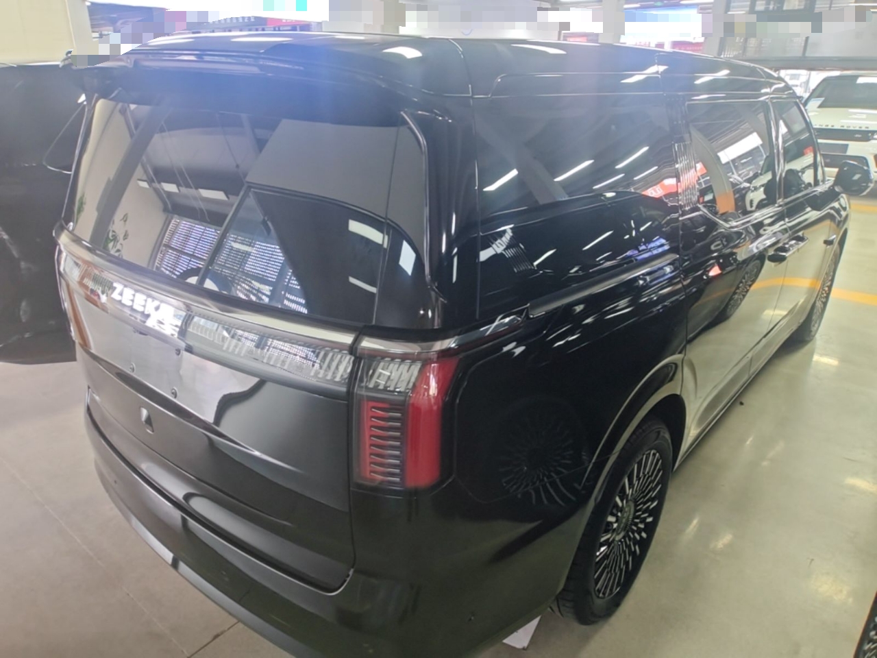 Zeekr 009 2024 Six-Seat Executive Version 4WD 108 kWh — снимка 6