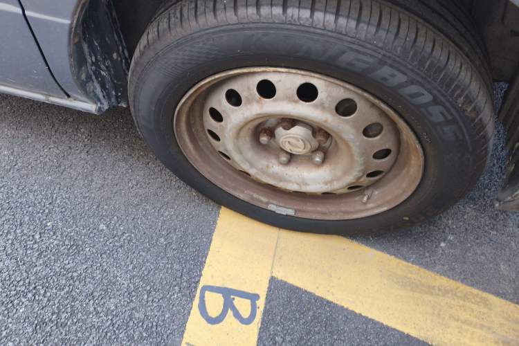 Used Dongfeng Shuaike 2011 1.6L Manual Commercial 5-Seater