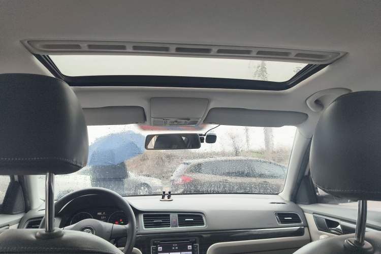 Used Volkswagen Gran Lavida 2013 1.6L Automatic Comfort Model