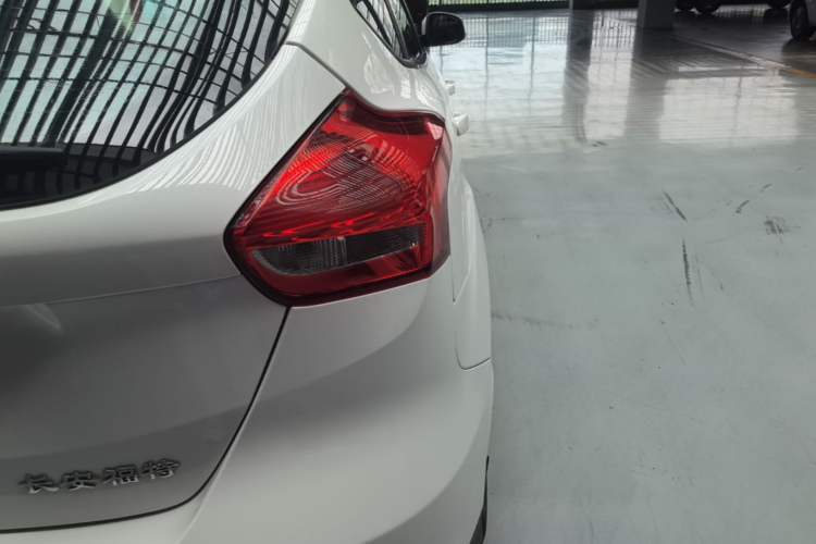 Used Ford Focus 2017 Hatchback 1.6L Automatic Comfort Plus SmartDrive Edition
