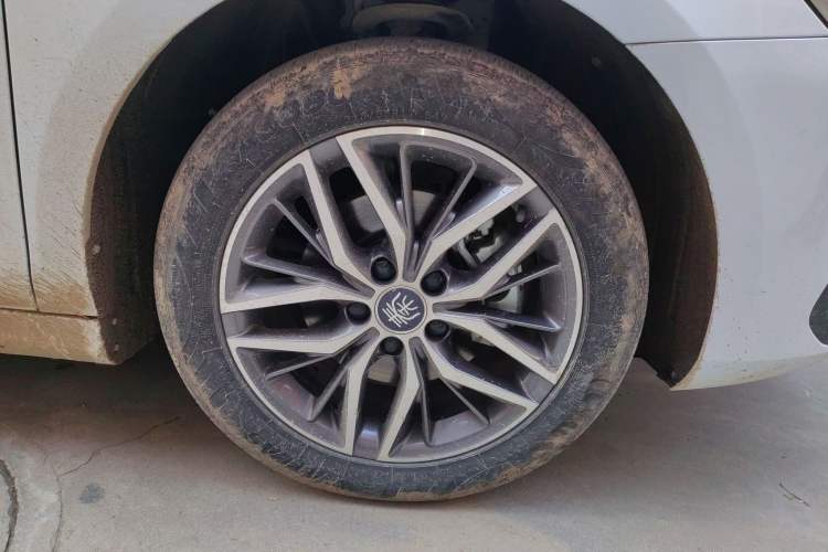 Used BYD Qin PLUS 2024 Honor Edition EV 510KM Beyond Model Right Front Wheel Hub