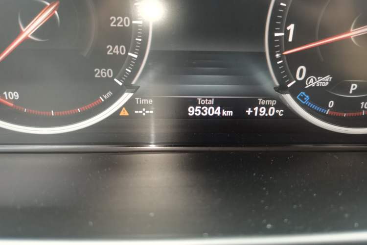 Used BMW X5  Odometer Close Up