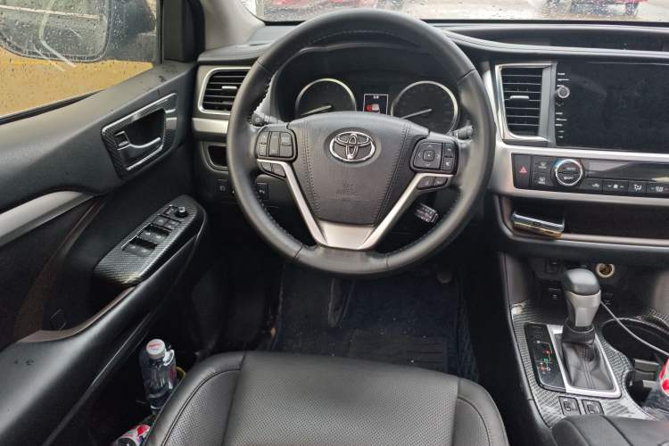 Used Toyota Highlander 2018 2.0T Four-Wheel Drive Luxury Edition 7 Seats China V Emission Standard
