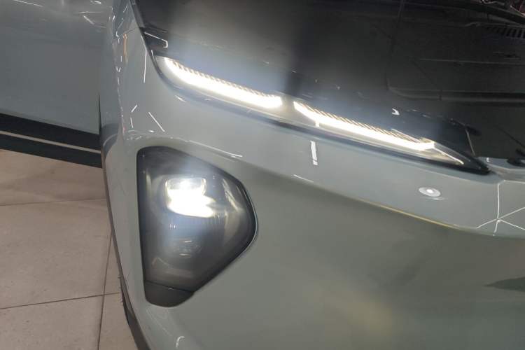 Used Nio ES7 2022 75 kWh Right Front Headlight