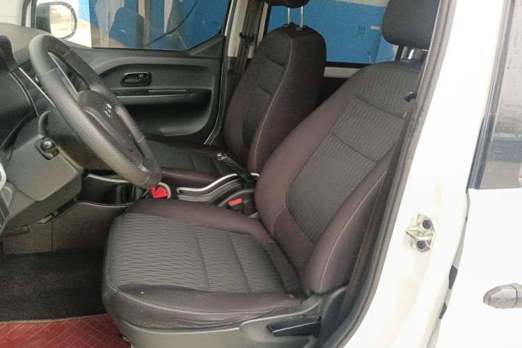 Used Jinbei Gold Hiace M Classic 2024 1.5L Engineering Lion Passenger Vehicle 5 Seats