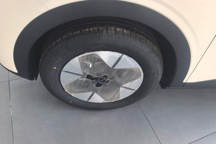 Used Geely Galaxy Geome 2025 410 km Free Version Left Front Wheel Hub