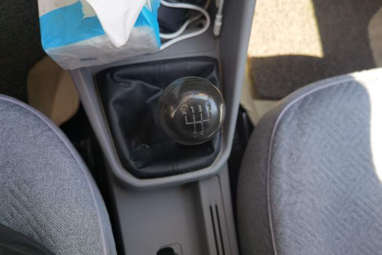 Used Volkswagen Jetta 2015 Value Edition 1.6L Manual Fashionable Style Gear Lever