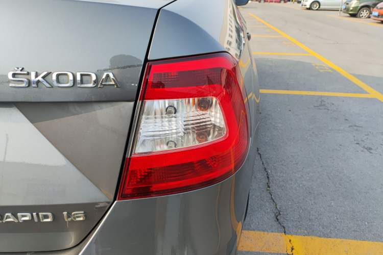 Used Skoda Rapid 2013 1.6L Manual Enjoyment Model