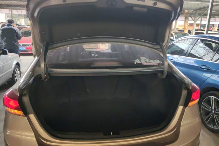Used Hyundai Elantra (6th Generation / Lingdong) 2016 1.6L Automatic ZhiXuan – Elite Version Trunk