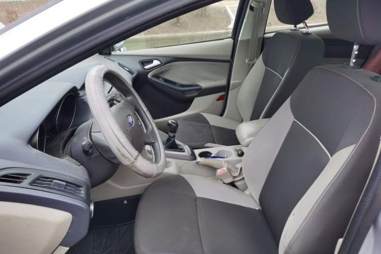 Used Ford Focus 2012 Sedan 1.6L Manual Comfort Model
