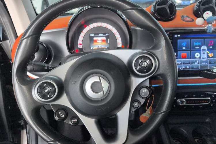 Used smart fortwo 2015 1.0L 52 kW Hardtop Passion Edition Steering Wheel