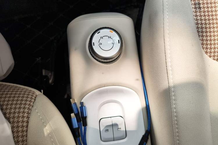 Used Wuling Hongguang MINIEV 2024 3rd Generation 215km Youth Edition Gear Lever